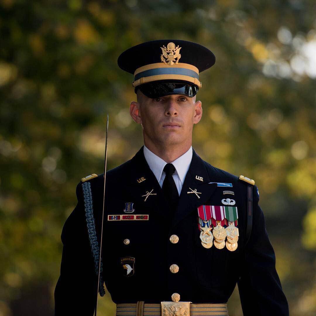 哪个国家的军服最好看? - 知乎