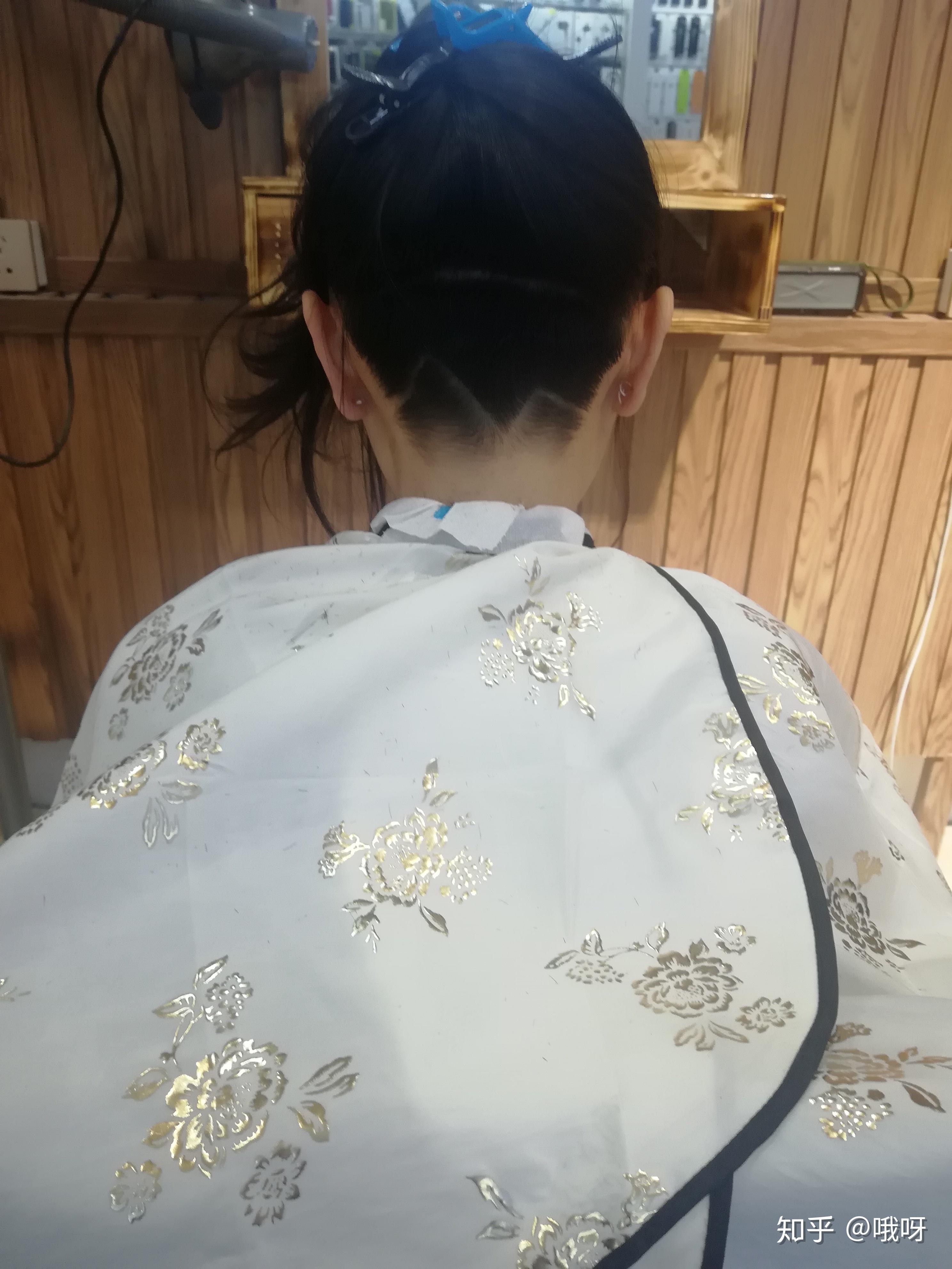 你们觉得女生把头颅后面的头发剃了怎么样?