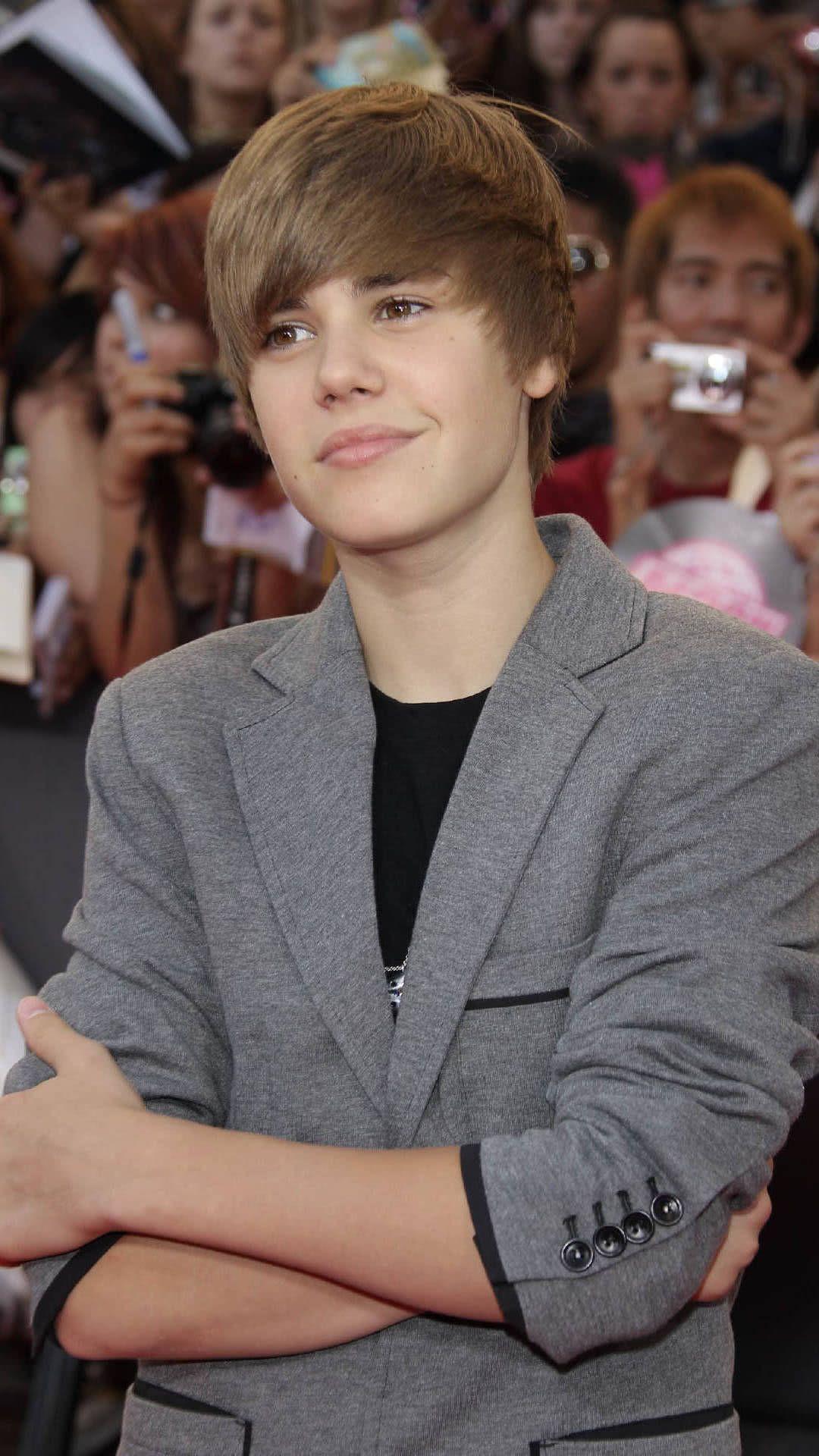 求贾斯汀比伯小时候的图片无水印的或者颜值巅峰照片