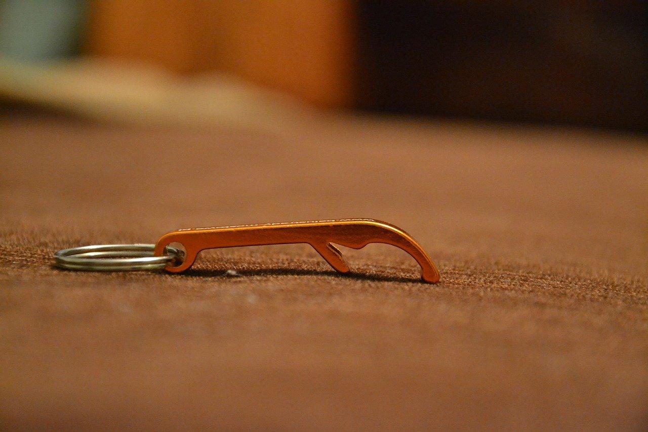 用开瓶器如何开红酒