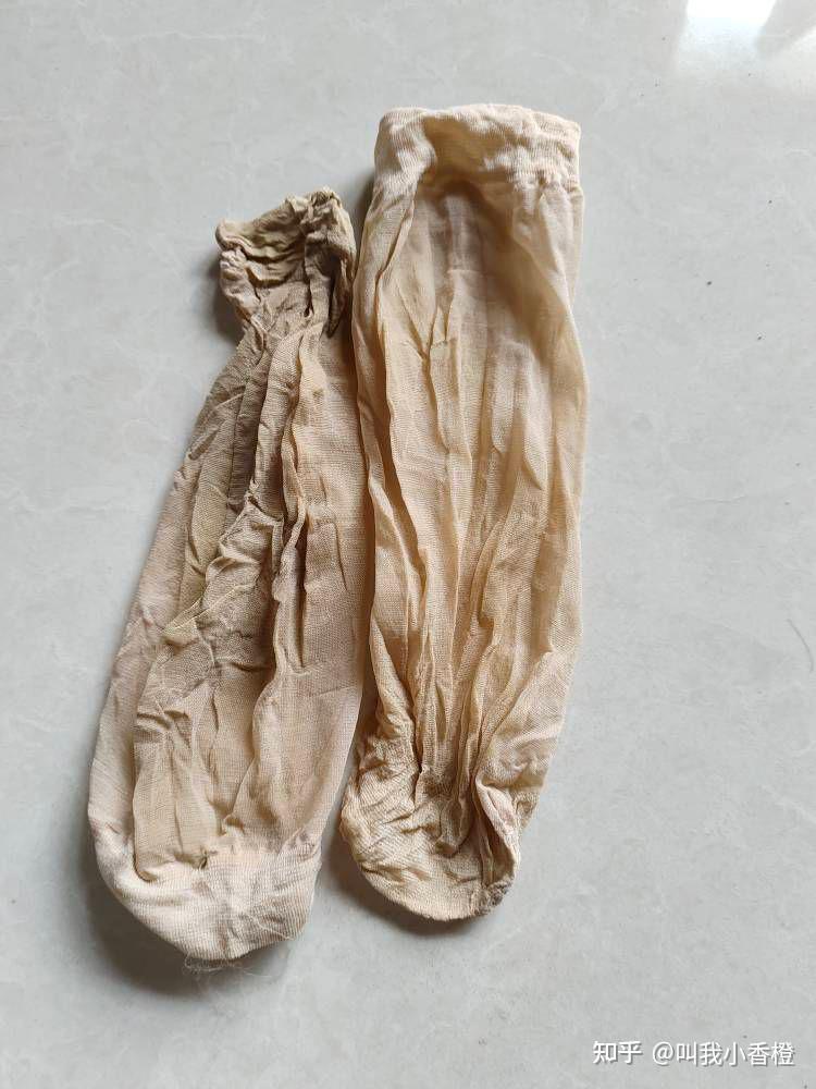 女生夏天穿的短丝袜臭吗