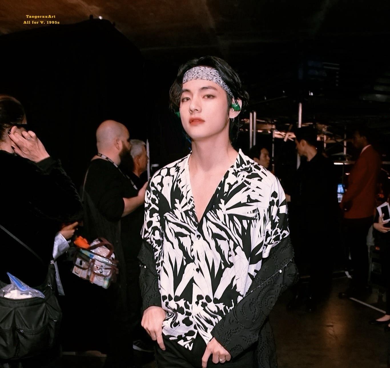 如何评价金泰亨2020年格莱美的造型? - 知乎