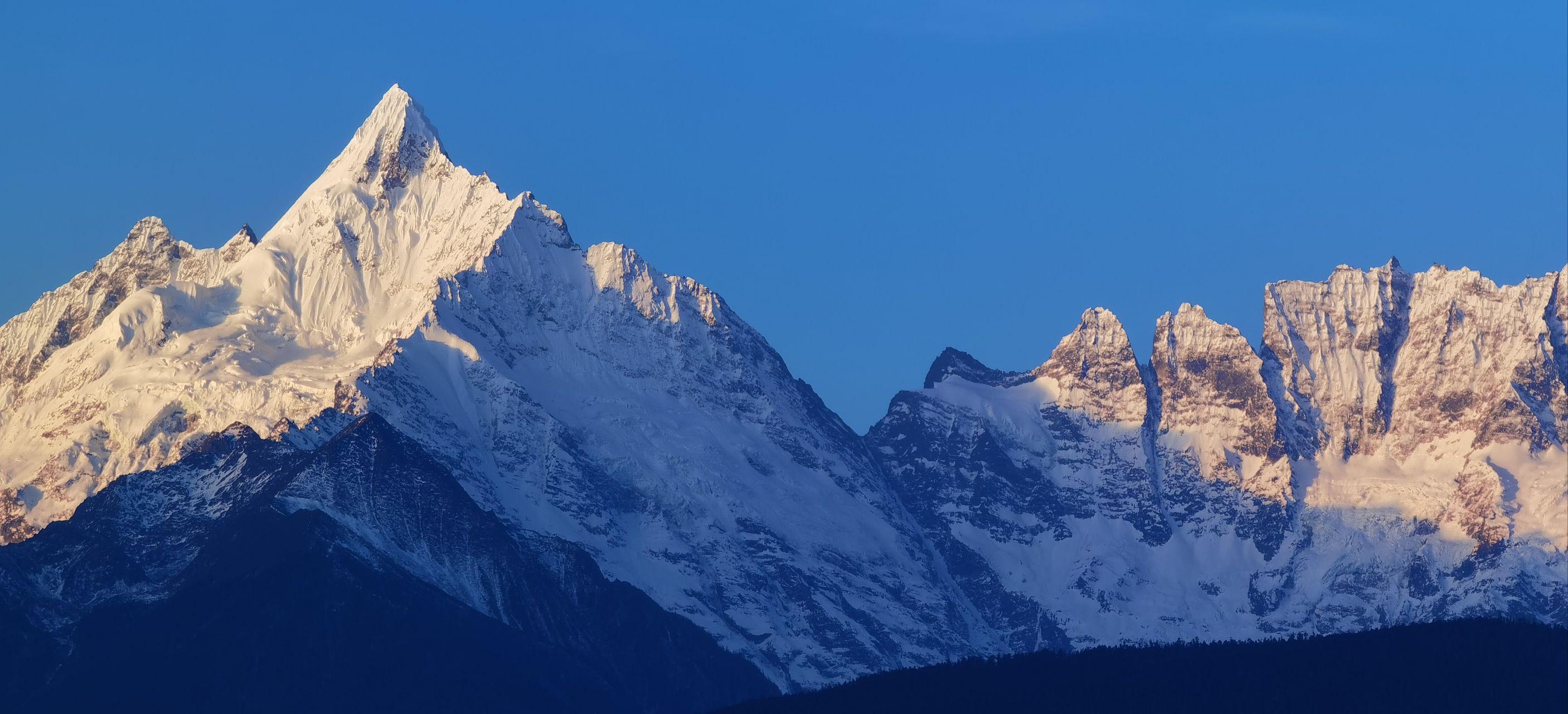 玉龙雪山PPT图片