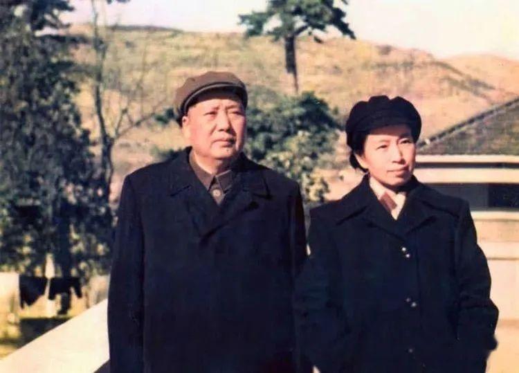 珍贵老照片:毛泽东与江青的珍贵合影 - 知乎