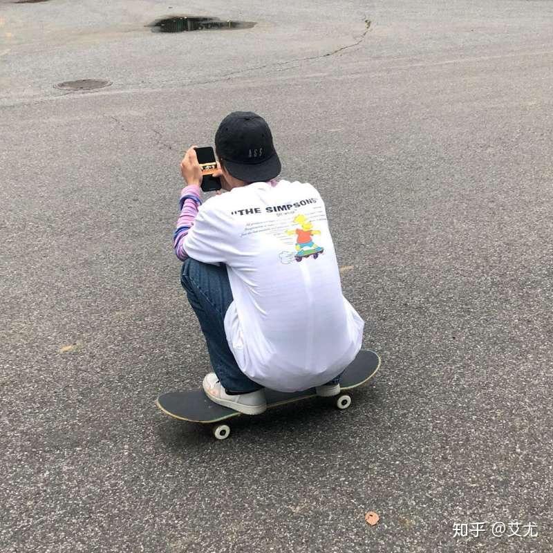 有那些王一博滑滑板的头像的图片啵