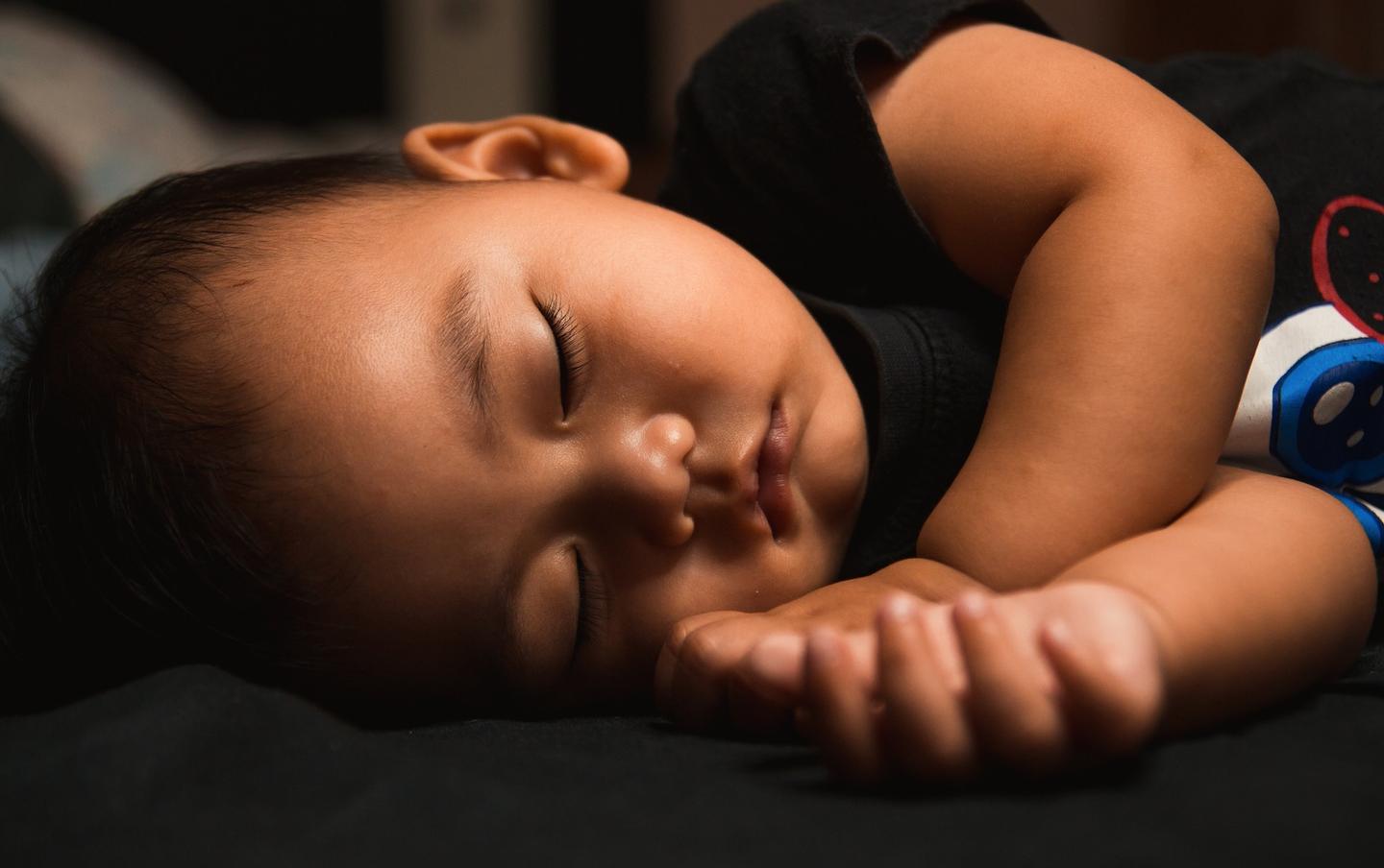 宝宝如何学会自主入睡 多大能自主入睡 知乎