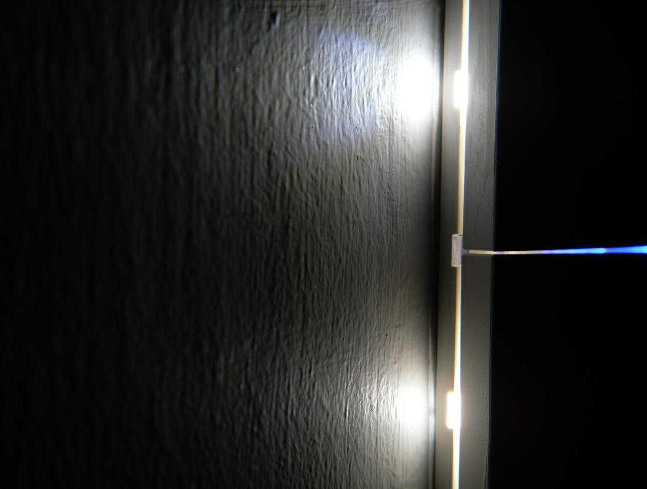 2. 瓷砖光泽度对比