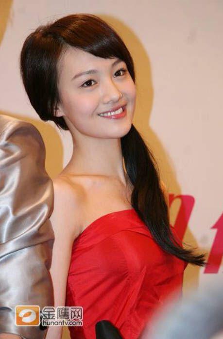 什么长相易看着清纯如何评价郑爽现在的长相