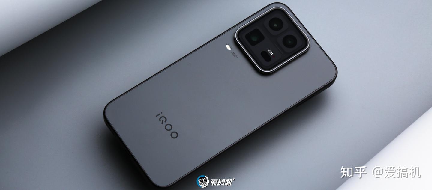游戏小甜甜,iQOO 15 Ultra评测:贵是真贵,机是好机