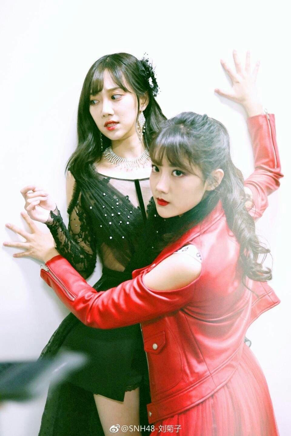 冯薪朵和李艺彤现在关系如何?求安利snh里类似的日系小姐姐?