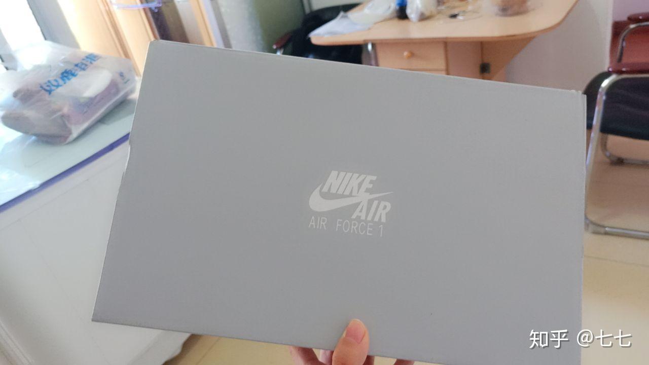 nikeaf1鞋盒是这样子吗