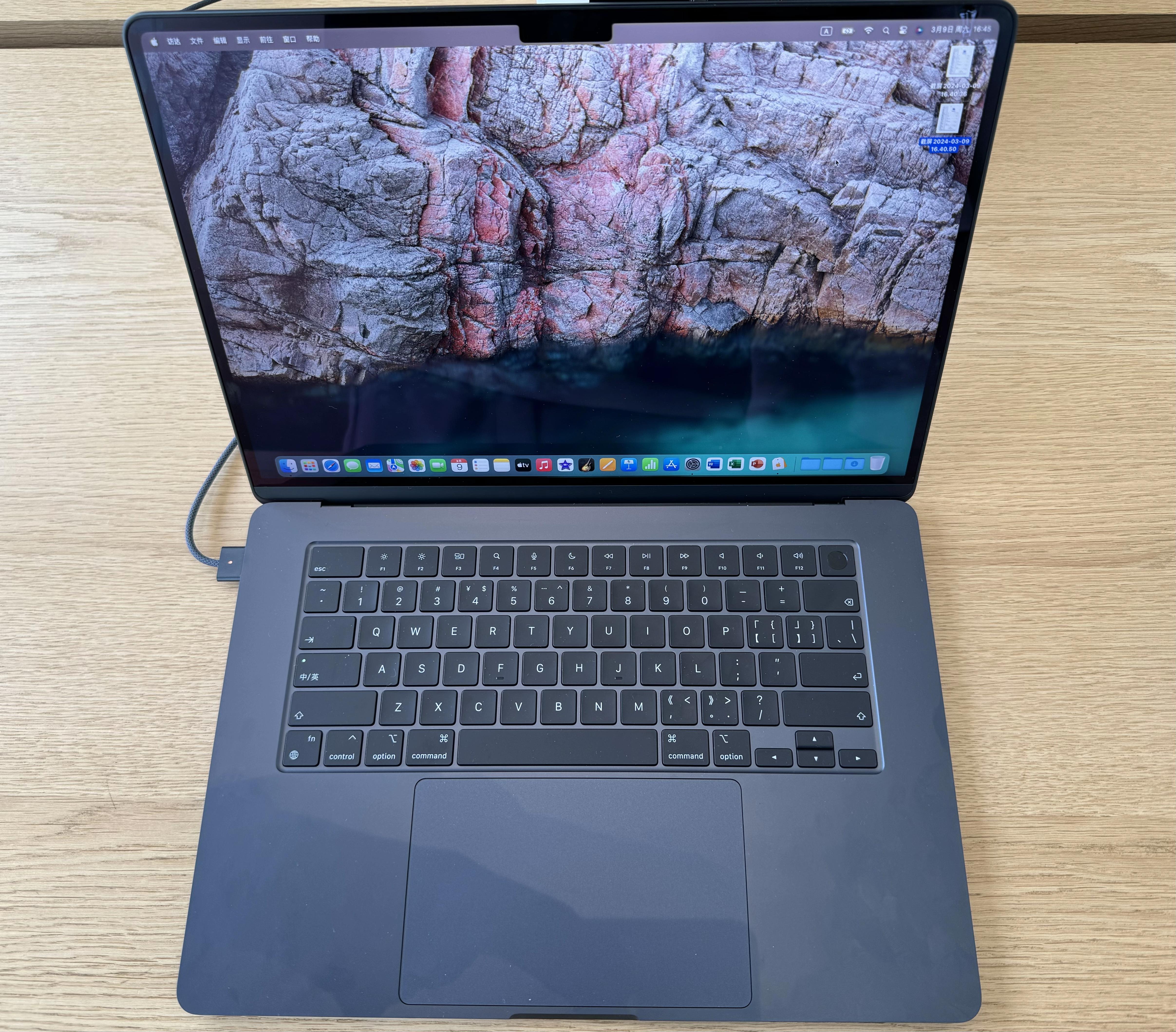 想初尝苹果mac电脑,纯体验,选 macbook air 还是 pro?