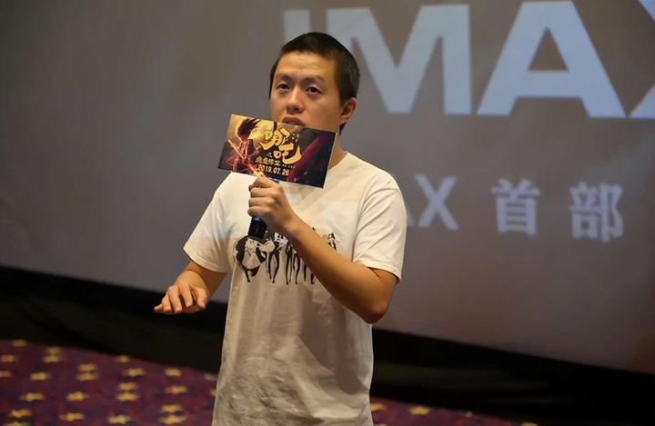 两部电影,登顶中国导演票房冠军,饺子导演的圈内地位如何? - 知乎