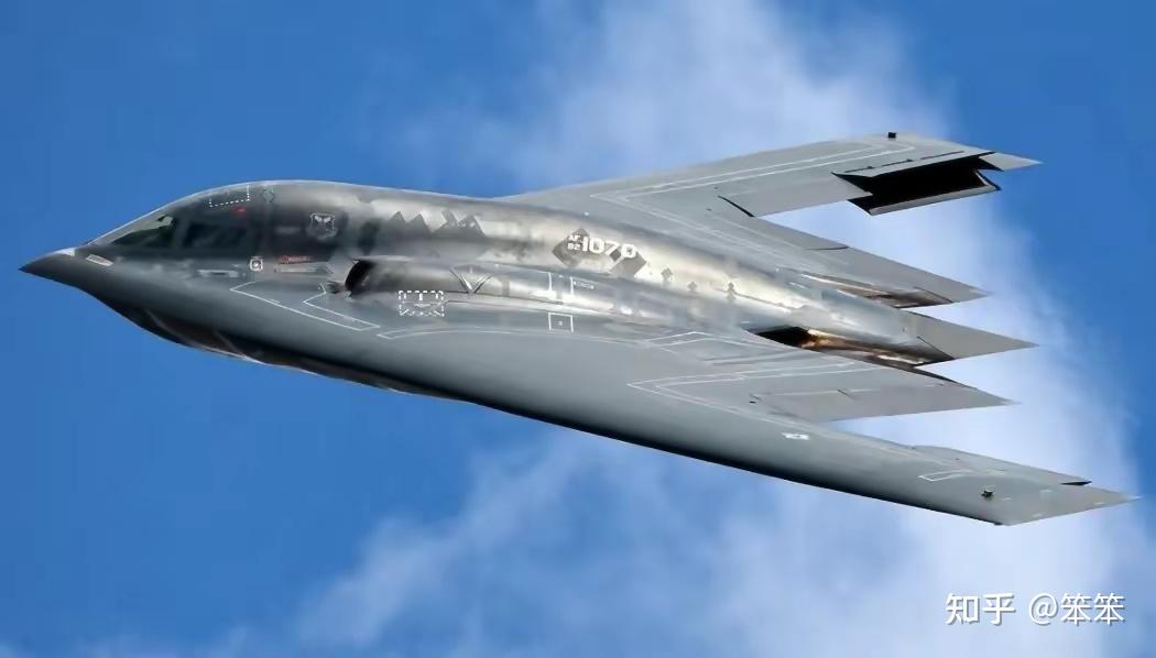 美国空军首次公开展示b-21"突袭者"隐身战略轰炸机?