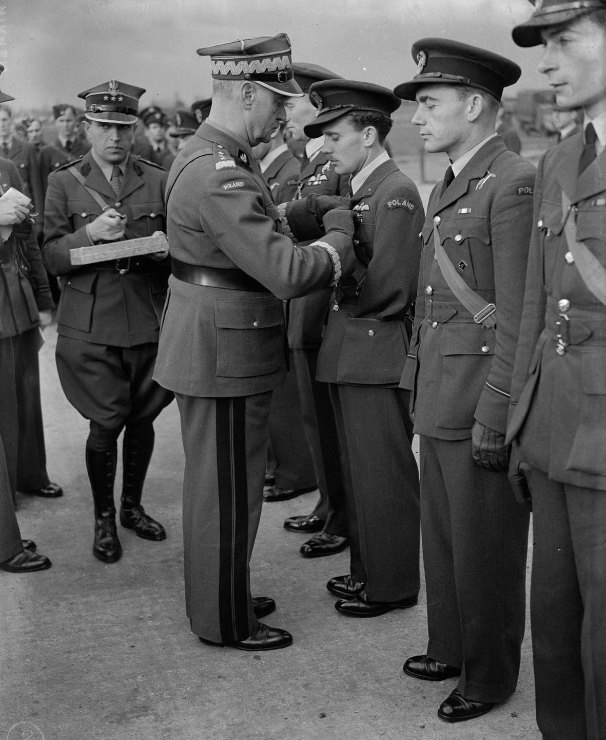 二战波兰军队在本土沦陷后的战史?如何中肯评价波兰对二战的贡献?