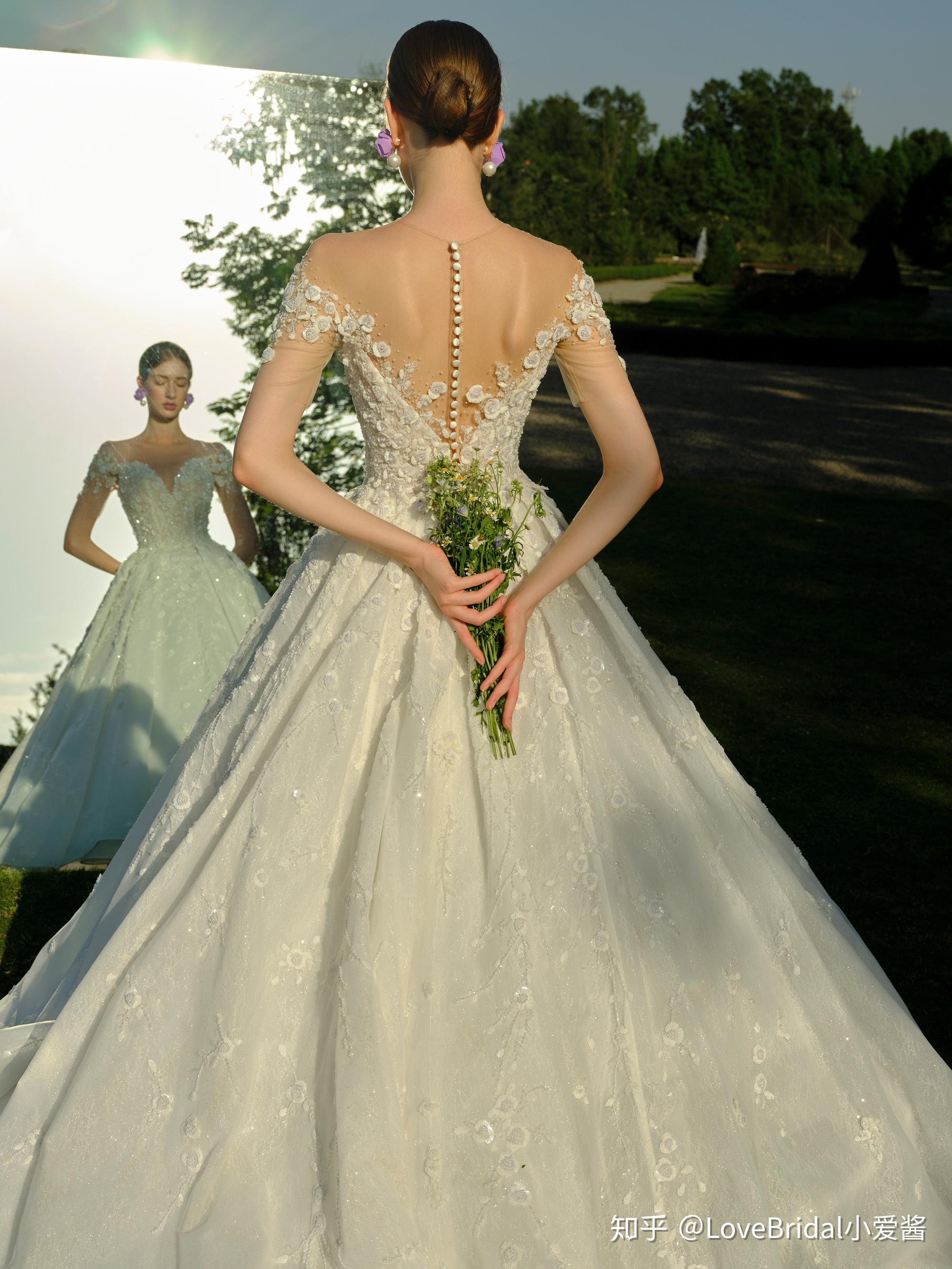 优雅的露背婚纱推荐? - 知乎