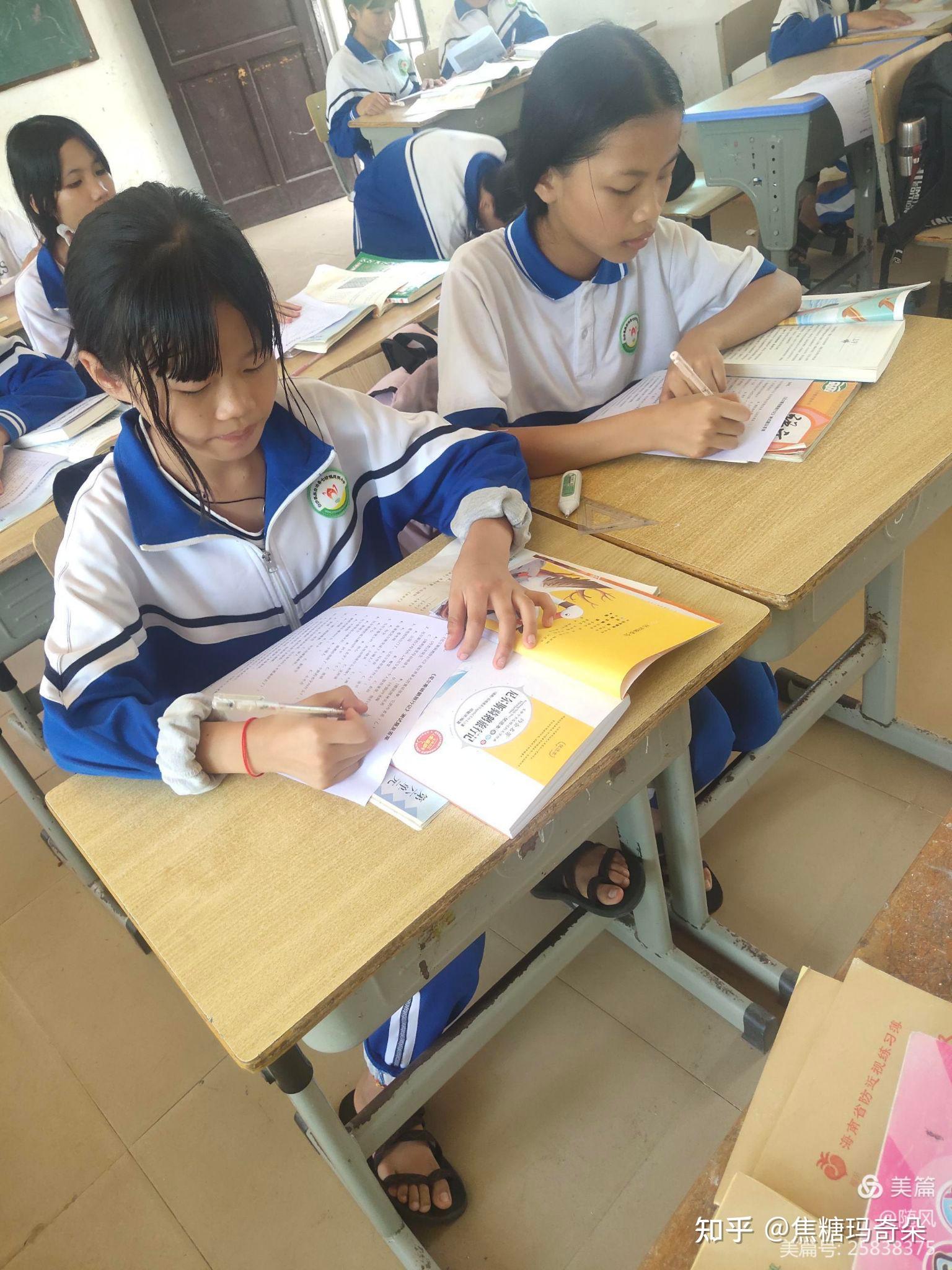 你们小学或初高中时候班上有特别喜欢穿凉鞋的女生吗? - 知乎