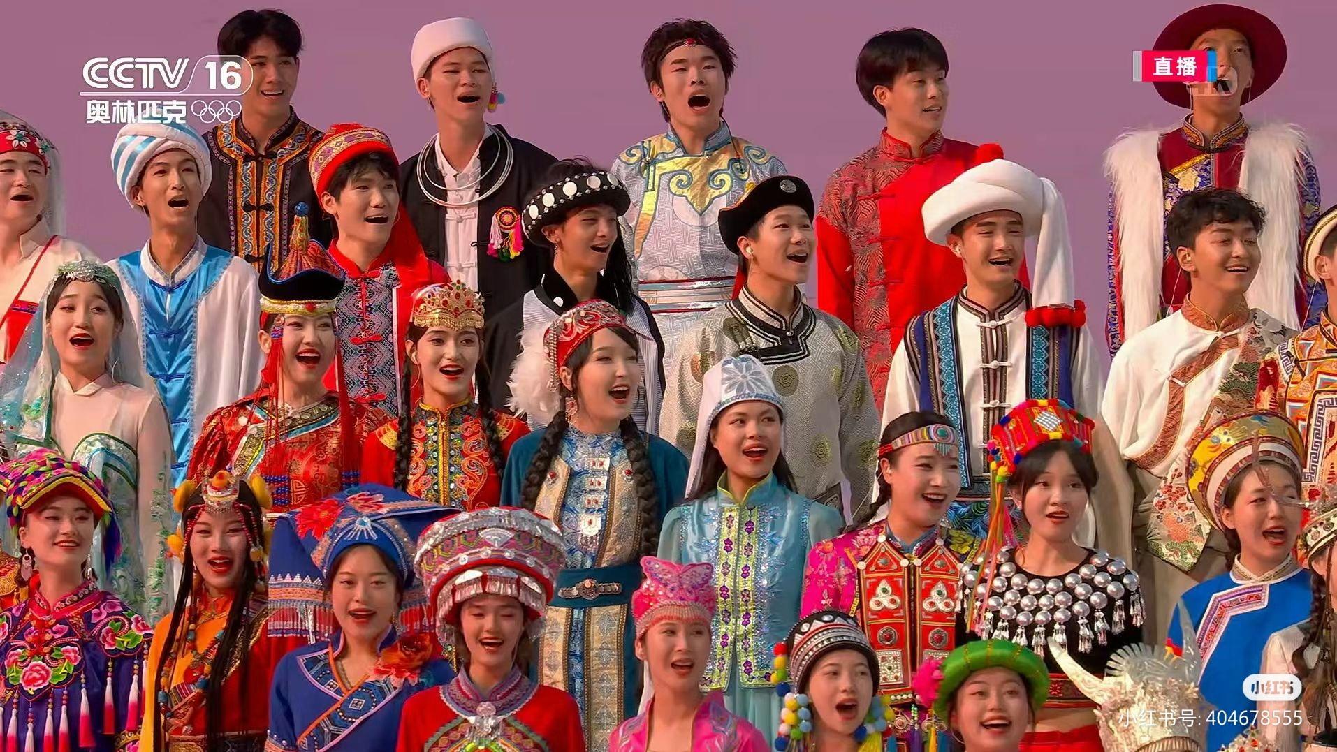 在多元文化社会中如何保护少数民族的身份认同和文化传承