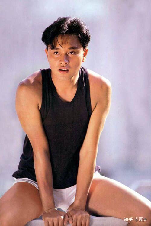 你心中张国荣好看的衣服前三名?