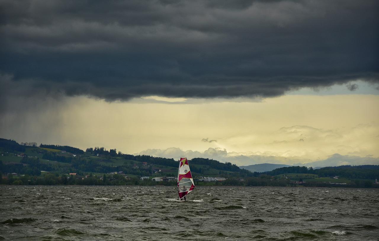 3. 繁华商圈近邻
