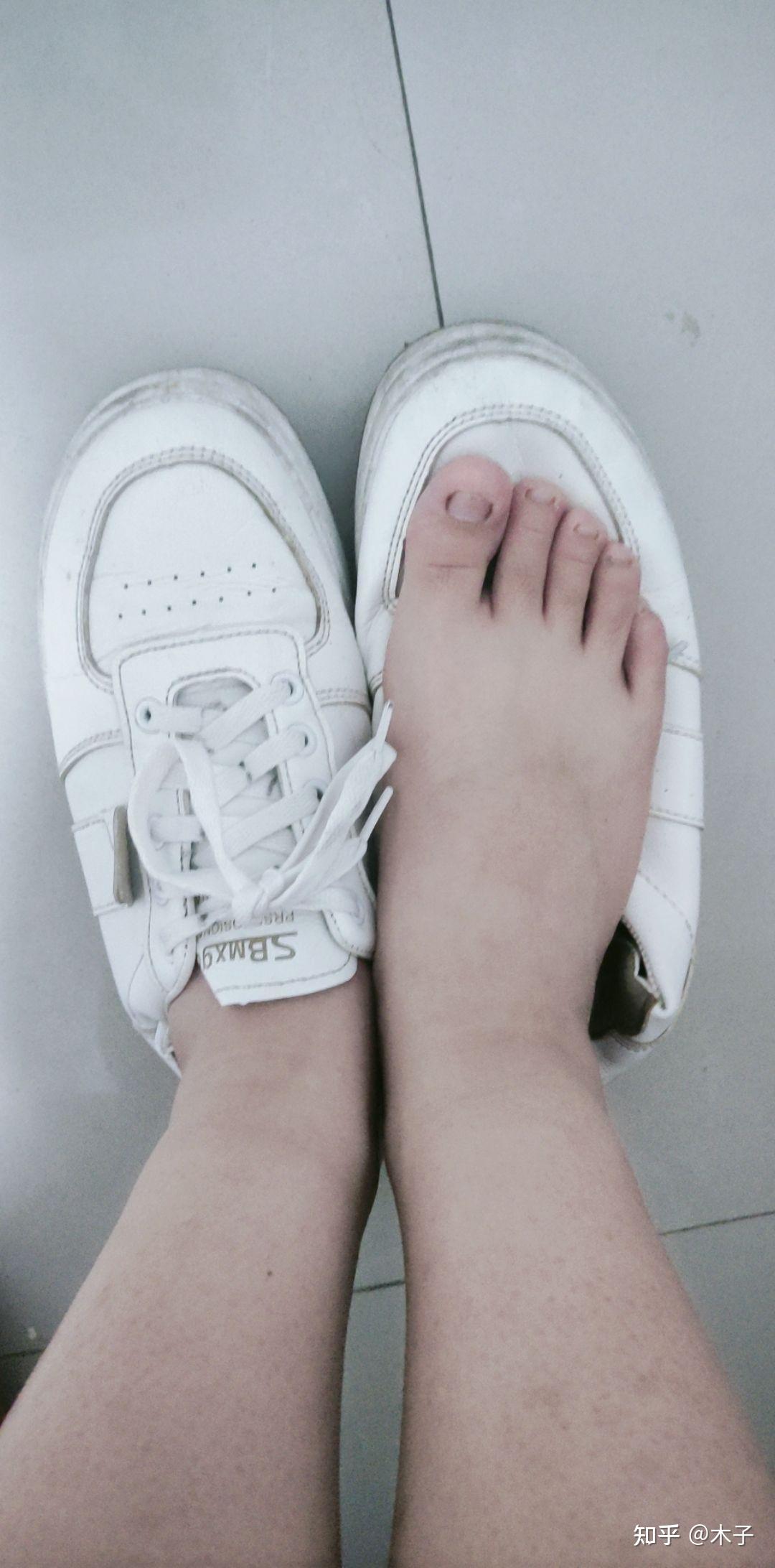 小女孩的脚长什么样啊
