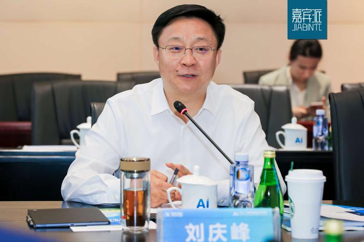 嘉宾商学对话科大讯飞刘庆峰:创业25年,没有至暗时刻|嘉宾一线课堂