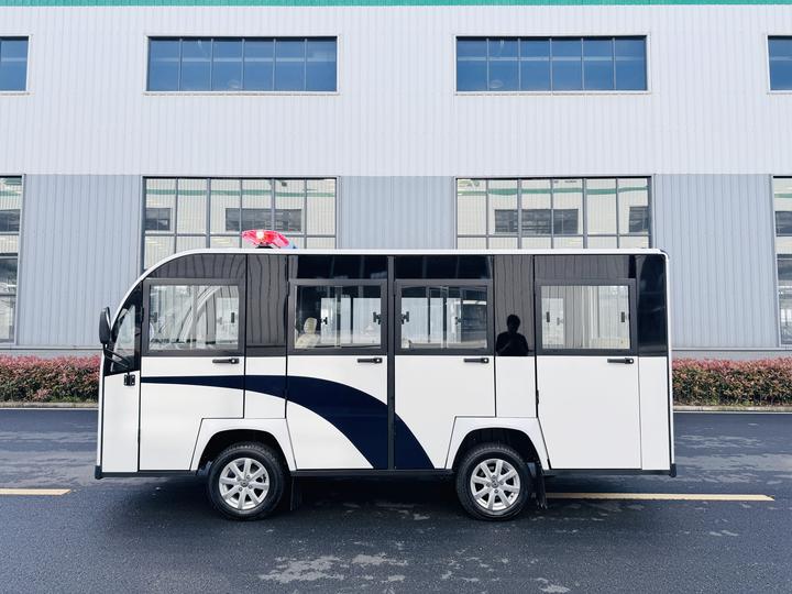 11 座封闭警用巡逻车来袭