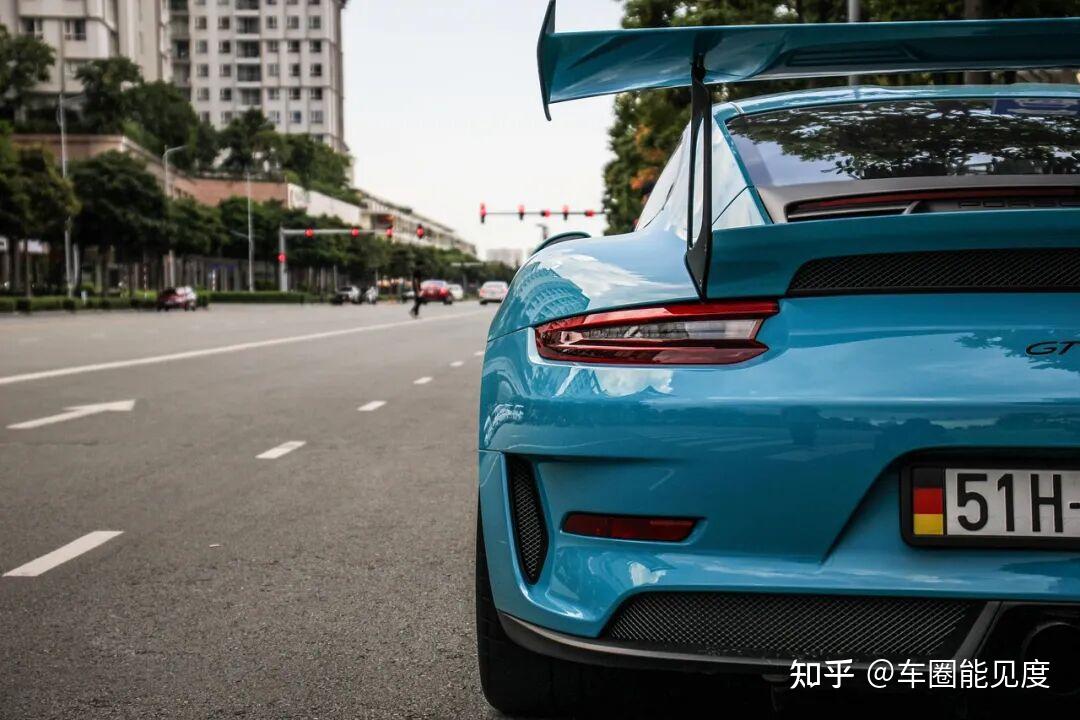 销量从9.57万辆跌至4.19万辆,连跌四年的保时捷“失宠”中国?