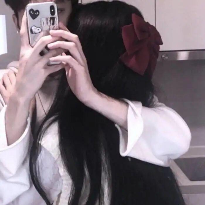 跪求女生被抱在怀里的情头有吗