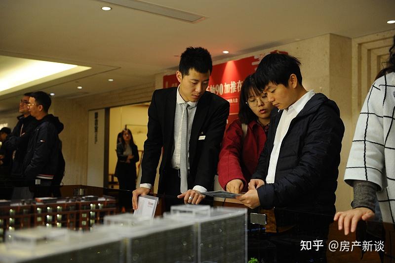 买房时，“能买边户，不买中户”的说法靠谱吗？内行给出了答案 - 知乎