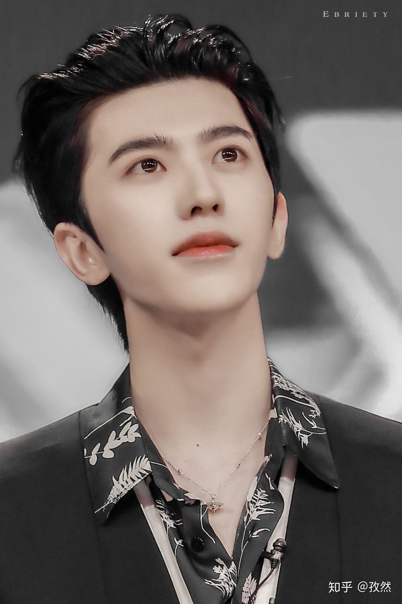 有没有坤坤好看的照片呢?