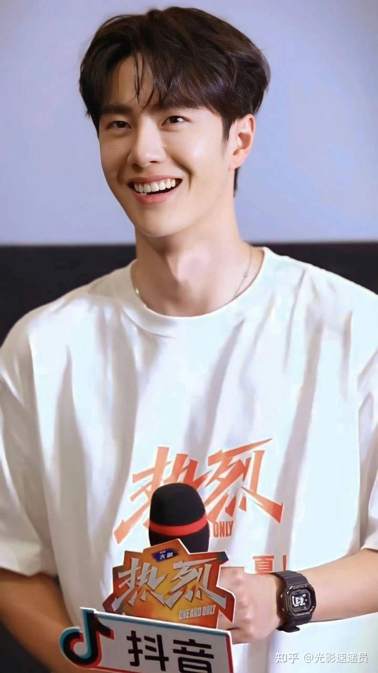 王一博的笑容有何特点