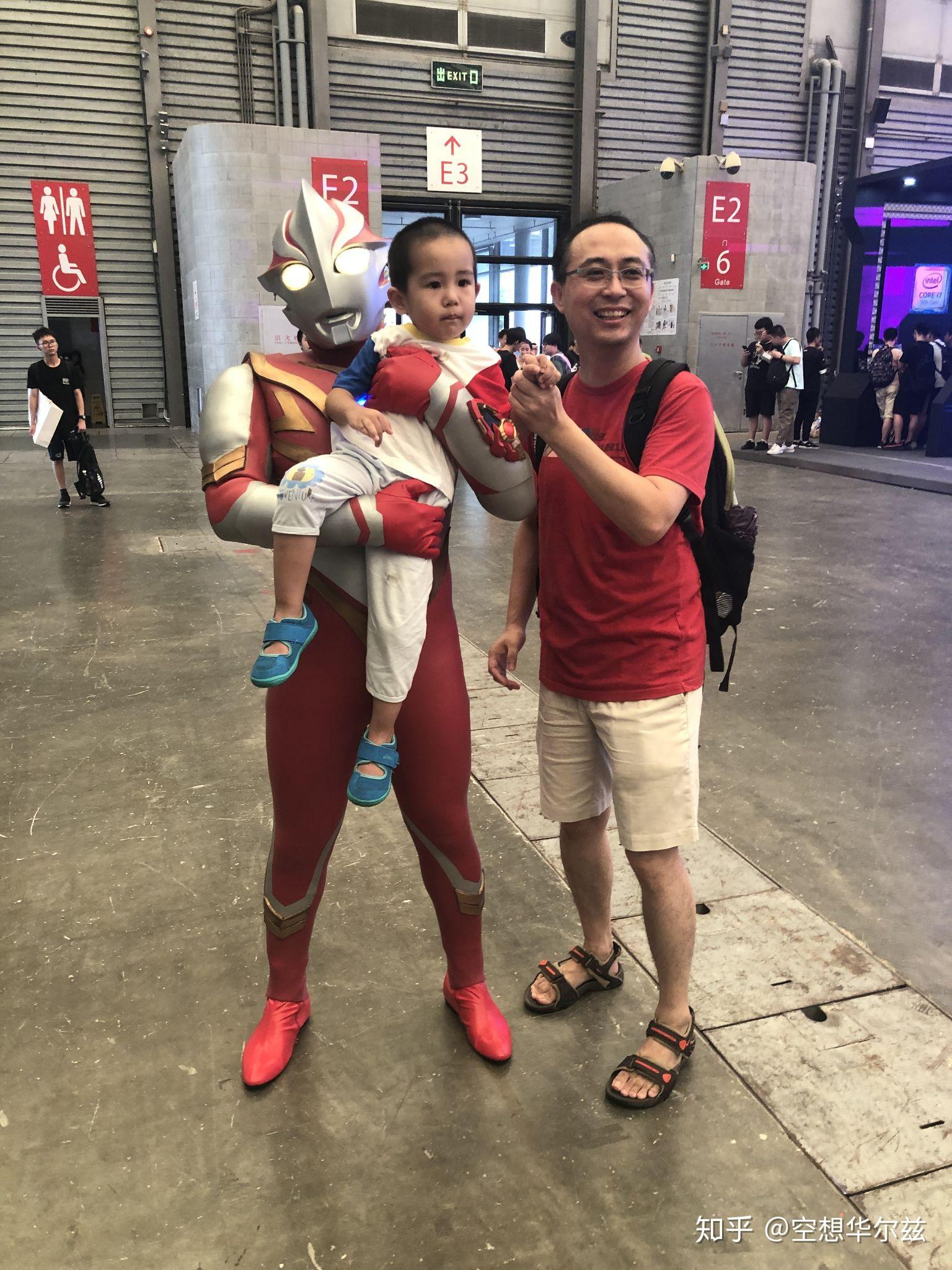 奥特曼的皮套演员如何呼吸和看见东西?