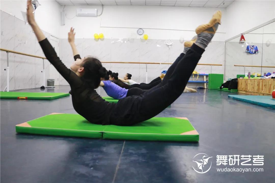 v2-ef7e37352348881dd4d9c47439e85a9b_1440w.jpg?source=172ae18b