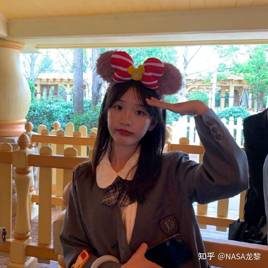 有谁有歌手uu的图片吗