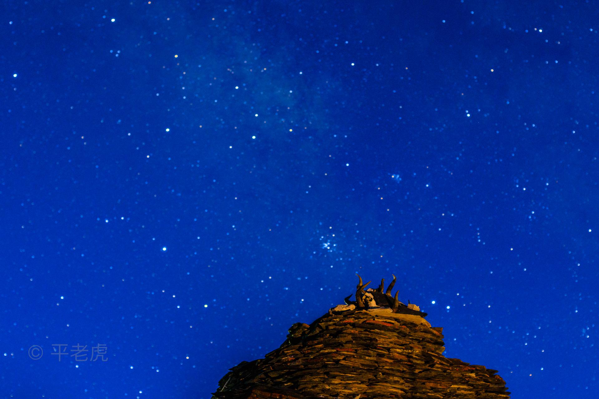 50mm的单反镜头拍出来的月亮星星是什么样的