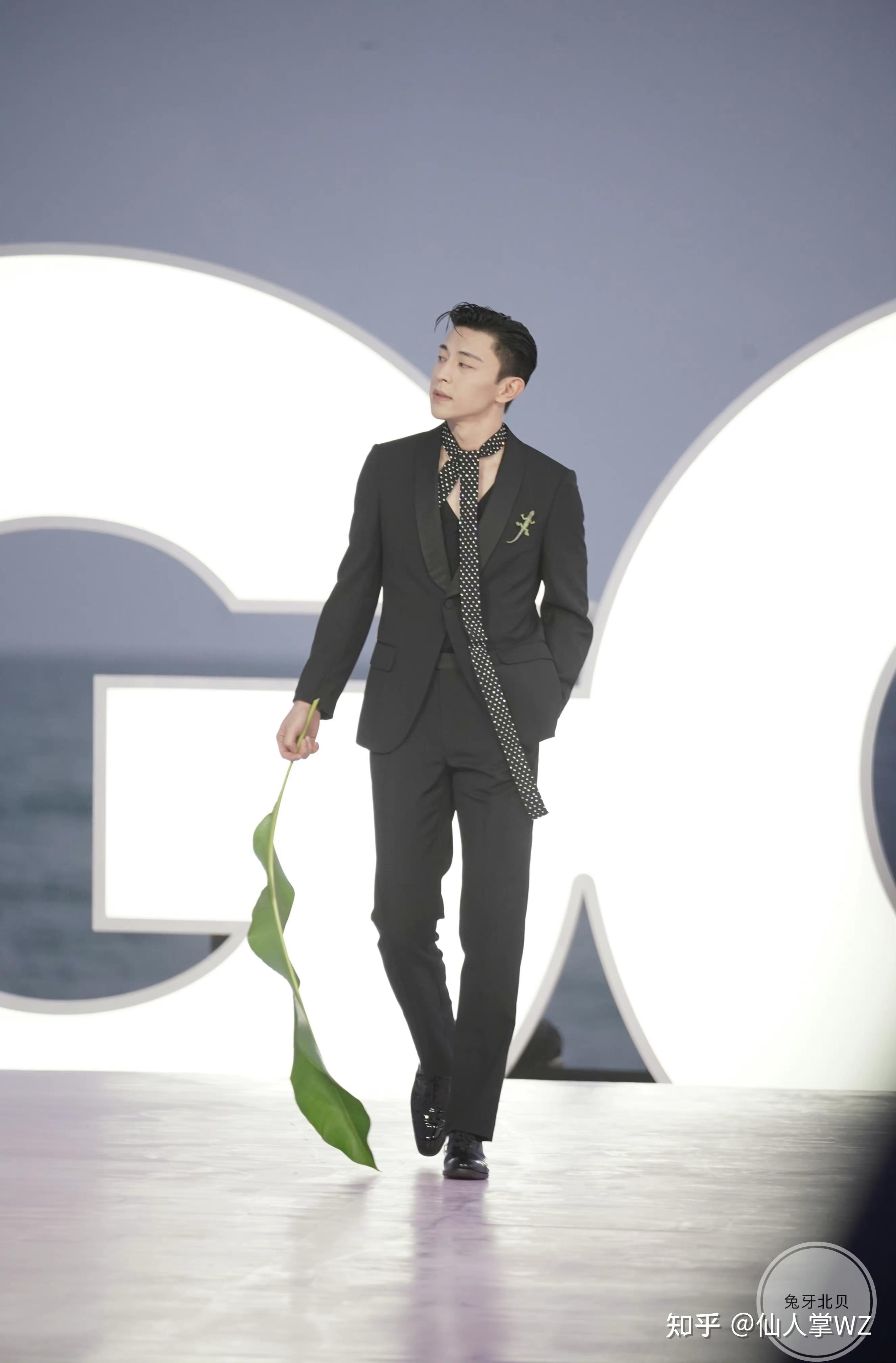 邓伦gq活动的三套衣服你更喜欢哪一套? - 知乎