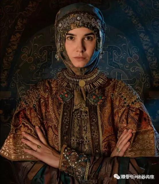 土耳其,于是将拜占庭帝国的末代公主索菲亚嫁给了莫斯科大公伊凡三世