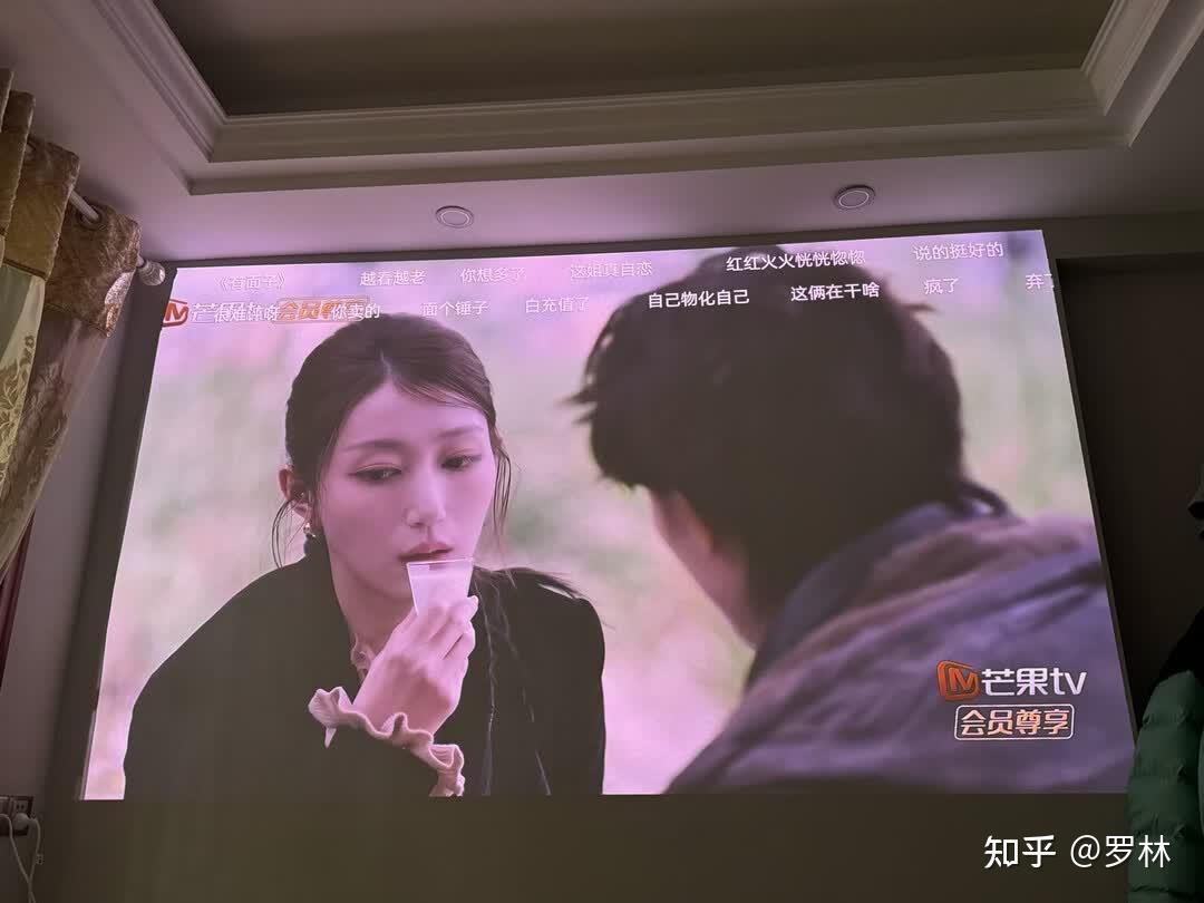 坚果投影N3纯三色激光变焦投影仪家用4K无损超高清云台投影机测评