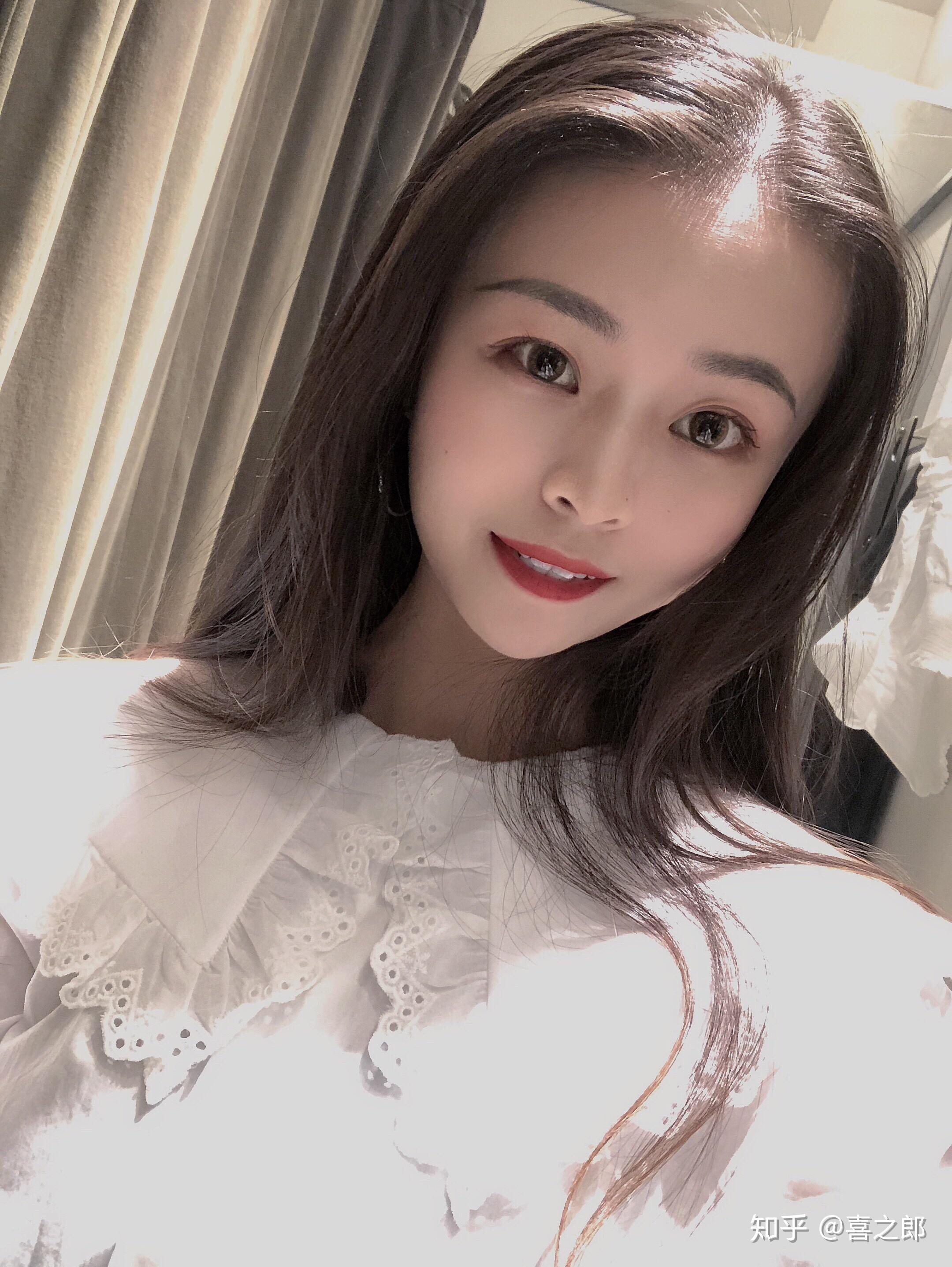 怎么看待发相机自拍原图的女生