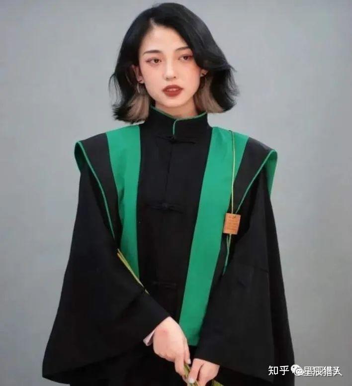 看完八大美院及部分高校的学位服,叹息之余多是遗憾,如何设计真正具备华夏精神内涵的学位服? - 知乎