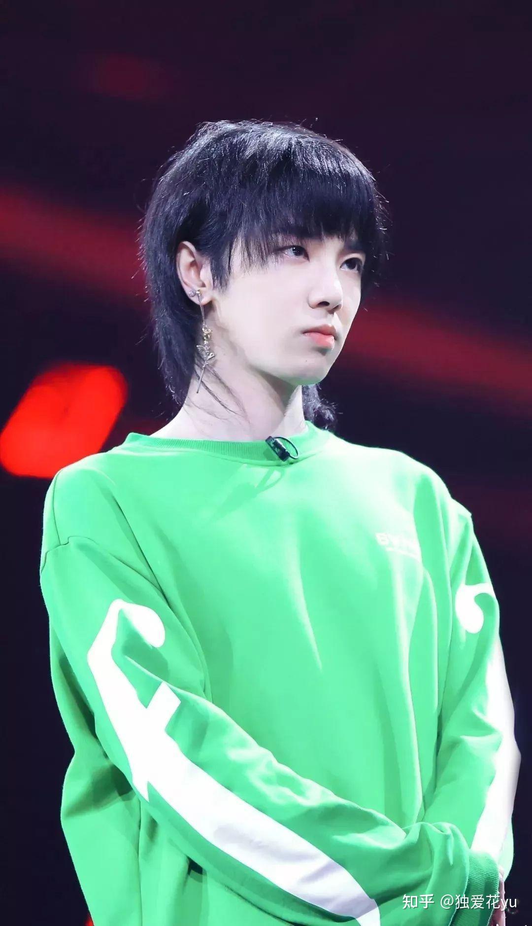 有哪些很可的华晨宇主题壁纸