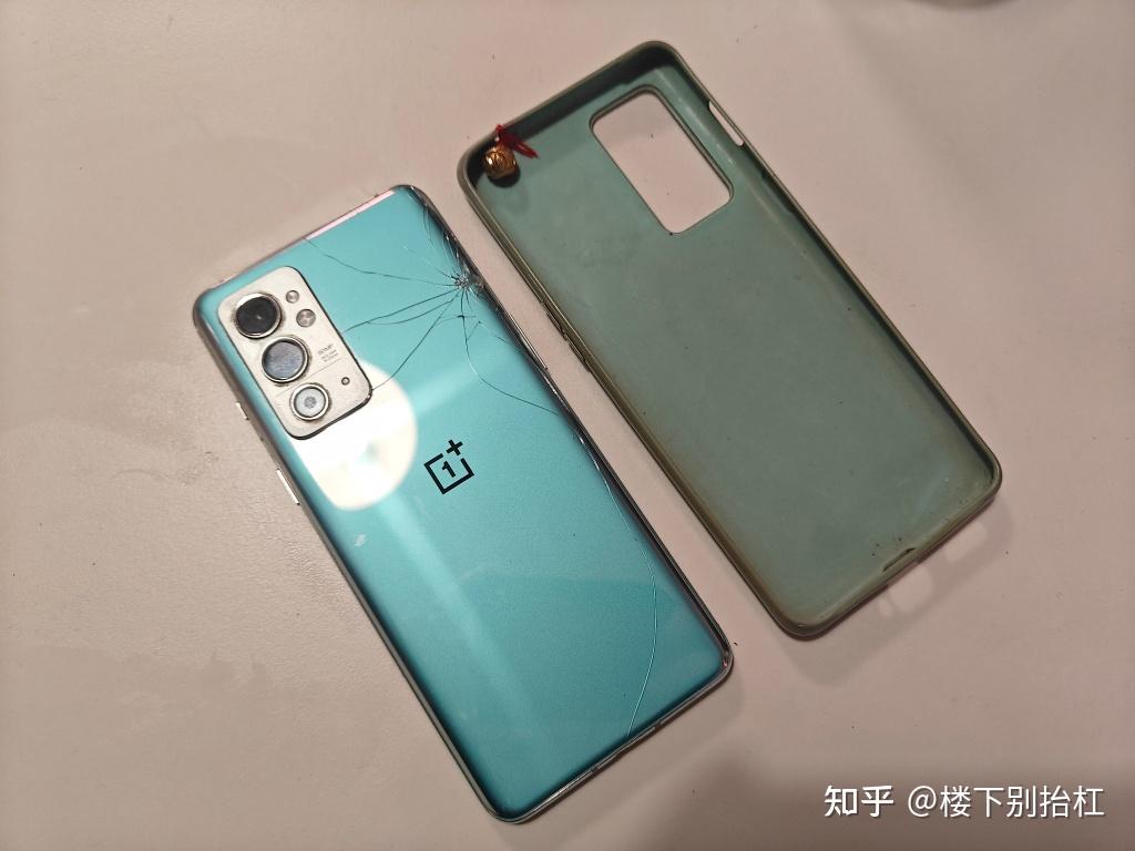 顶配不到1900的一加Turbo 6V也许是26新年最适合送给爸妈的手机!