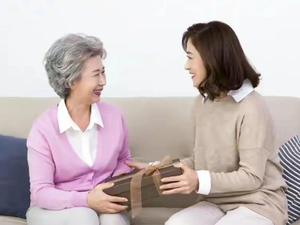 人到晚年才发现:独生子女家庭,可能比多子女家庭的老人,更幸福 - 知乎