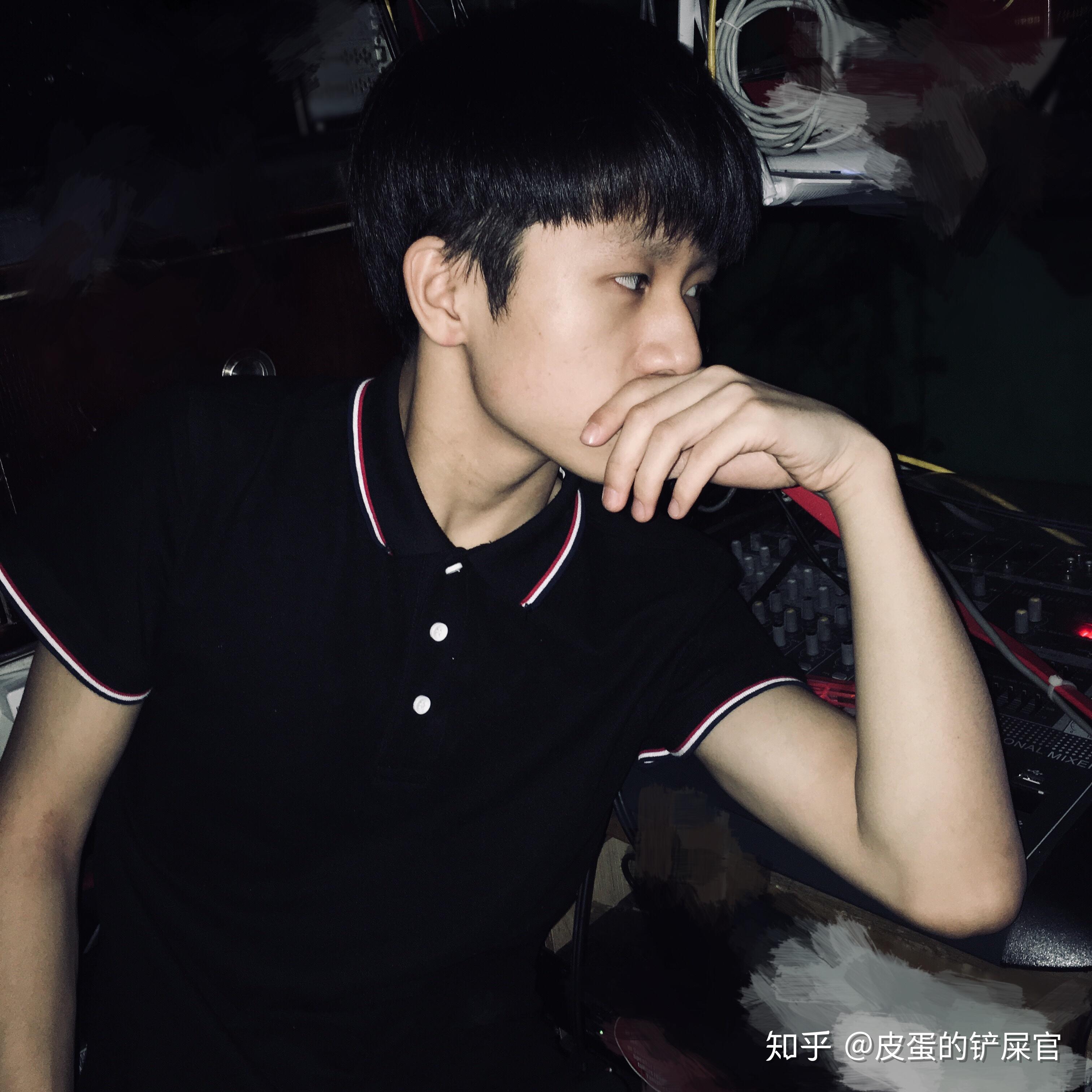 网恋对象一个月了挺喜欢他的昨天他突然发自拍给我觉得他长的丑怎么办