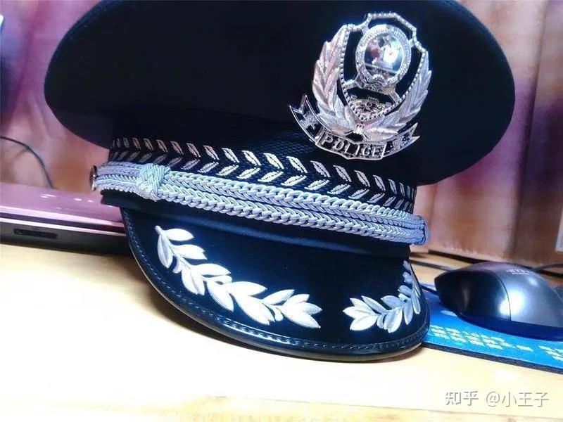 为什么警察常服大檐帽上没有麦穗?