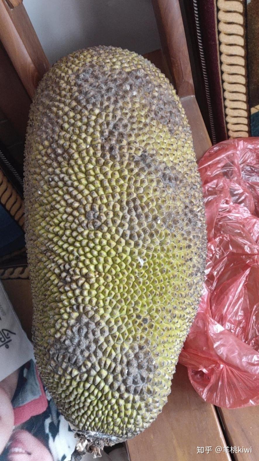 2,咒语菠萝菠萝蜜是周星驰主演电影大话西游中的一句神奇咒语,由于