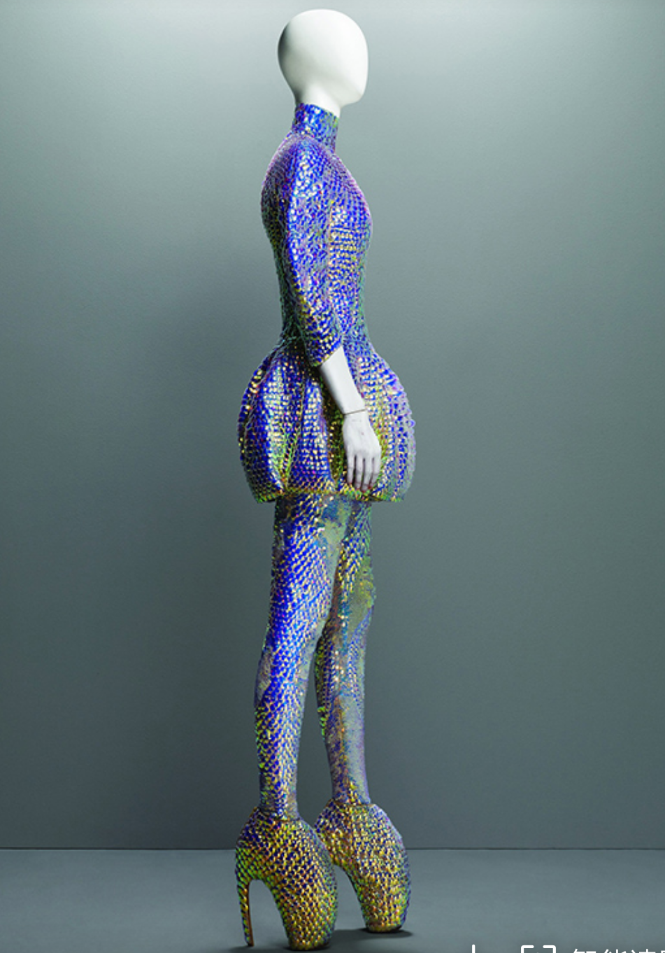 请问alexandermcqueen的armadillo靴子美感在哪里