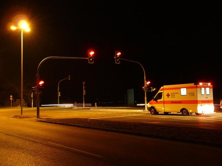救护车闯红灯出车祸,责任谁的2
