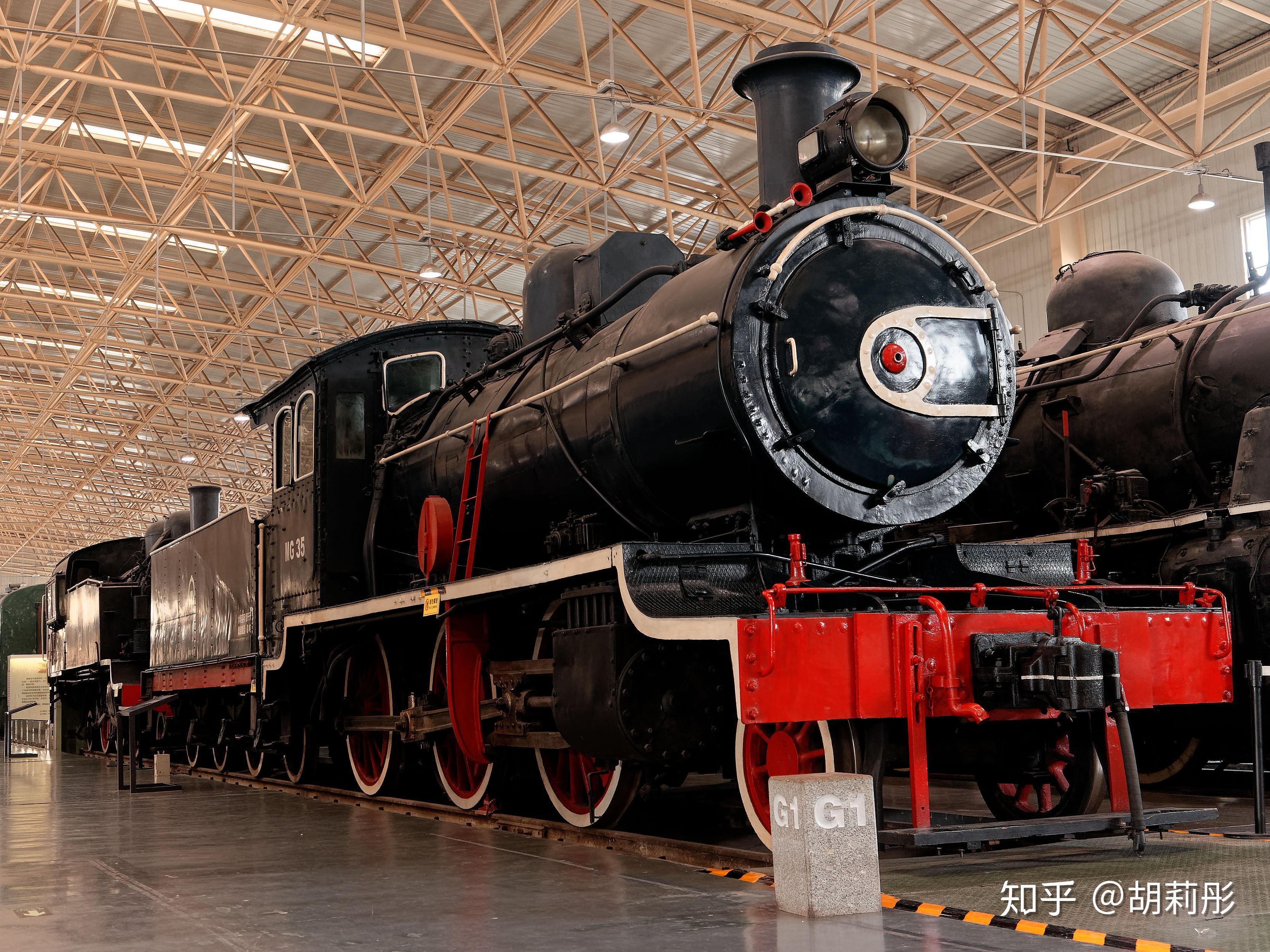 蒸汽机车车头贴近铁轨的类似汽车进气格栅的部件叫什么